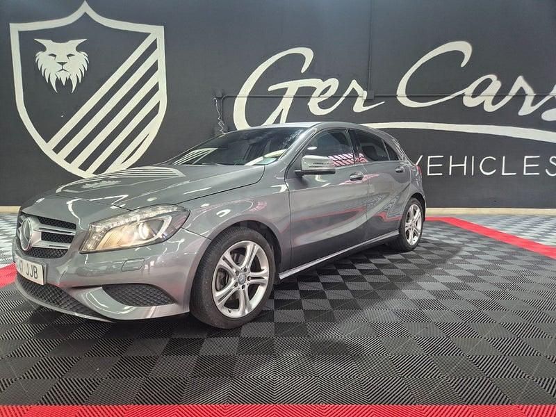 Usado Mercedes A200 Urban 136 CV (100 kW) 2015 Gris / plata Berlina