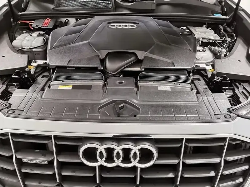 Usado Audi Q8 381 CV (280 kW) 2023 Gris / plata SUV