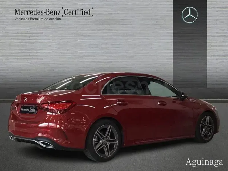 Usado Mercedes A180 116 CV (85 kW) 2024 Granate Berlina