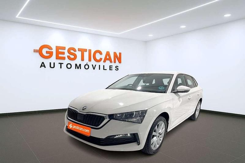 Blanco Usado 2022 Skoda Scala Ambition Utilitario | 14.990 € (Precio justo) - Imagen 1/4