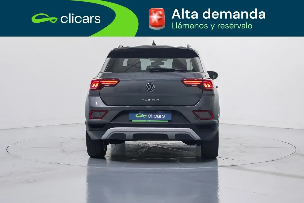 Usado VW T-Roc Life 115 CV (84 kW) 2022 Gris / plata SUV