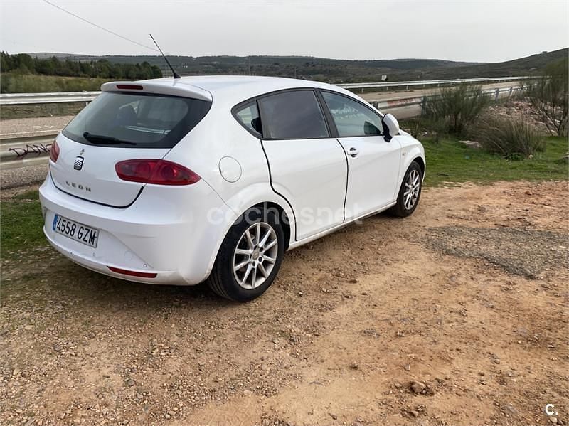 Usado Seat Leon Style 105 CV (77 kW) 2010 Blanco Utilitario