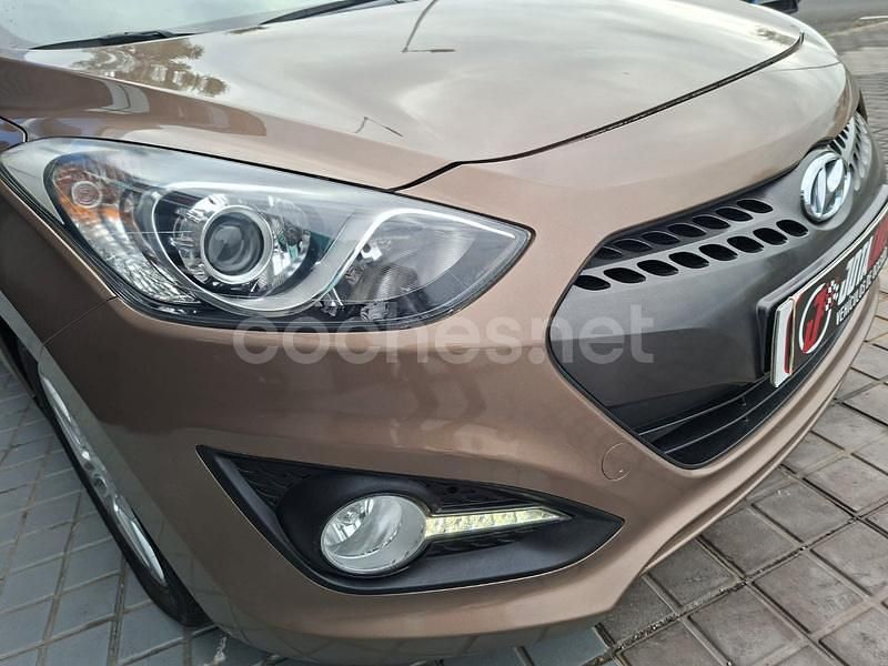 Usado Hyundai i30 Base 100 CV (73 kW) 2014 Marrón Berlina
