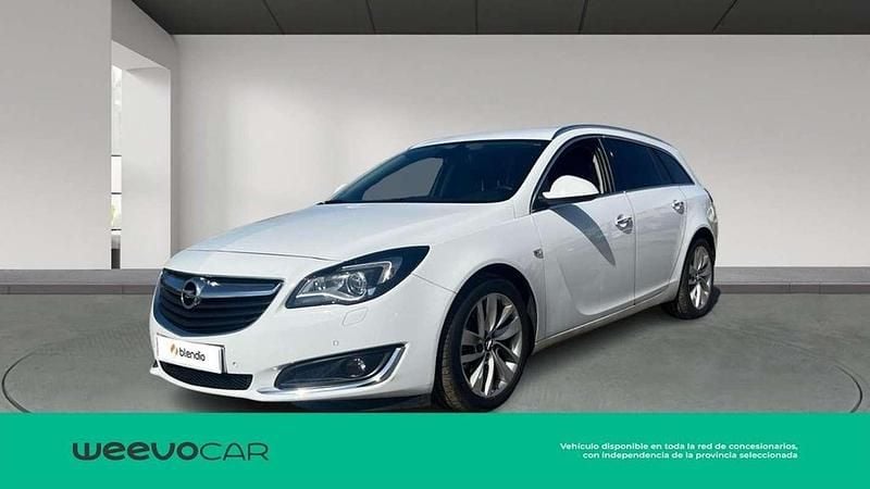 Usado Opel Insignia Selective 136 CV (100 kW) 2017 Blanco Familiar