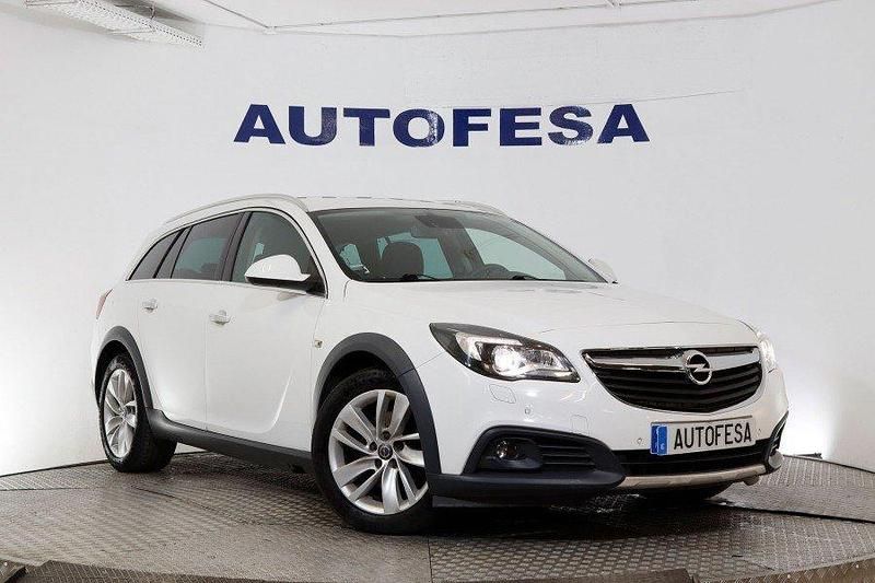 Usado Opel Insignia Country Tourer S 170 CV (125 kW) 2016 Blanco Familiar