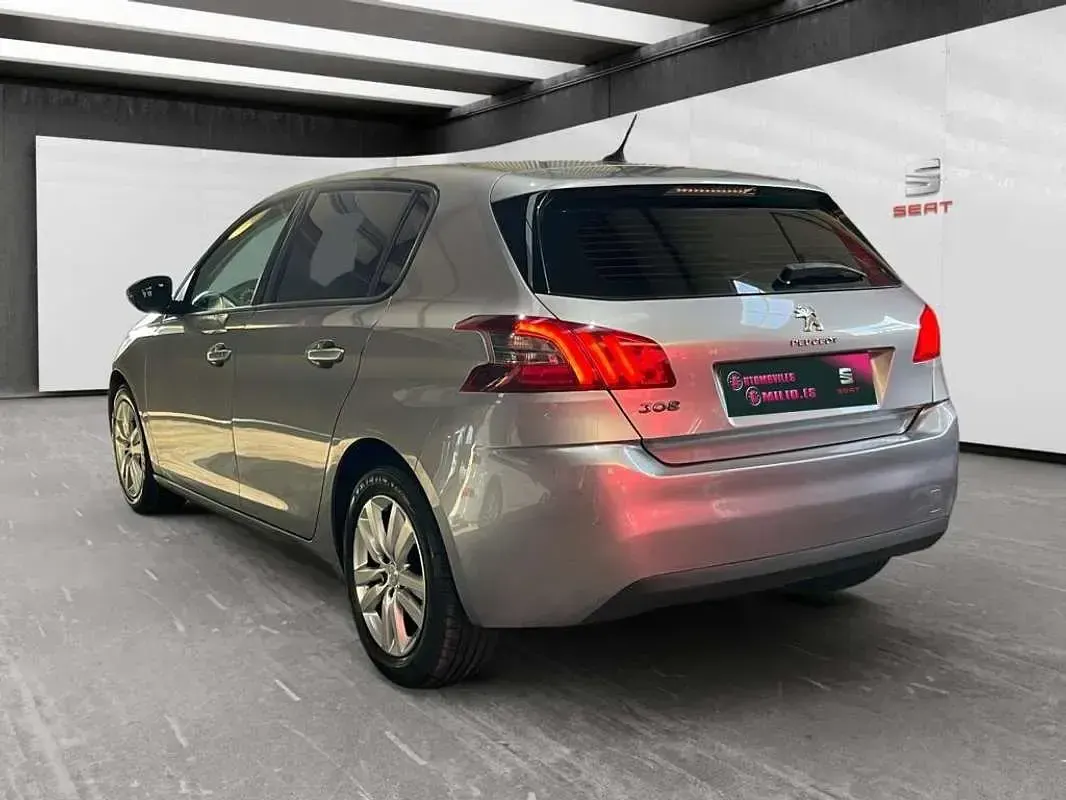 Usado Peugeot 308 Active 120 CV (88 kW) 2017 Gris Utilitario