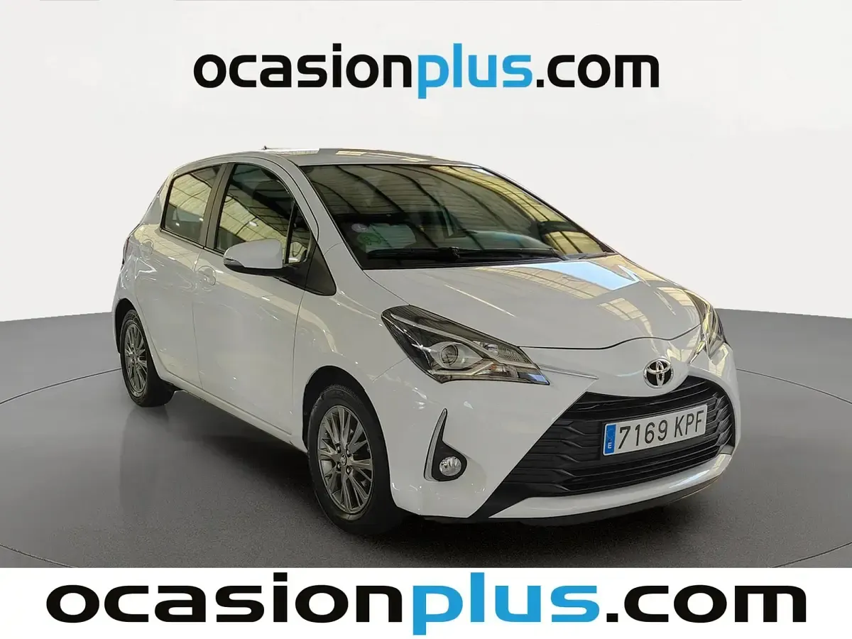 Usado Toyota Yaris Active 111 CV (81 kW) 2018 Blanco Utilitario