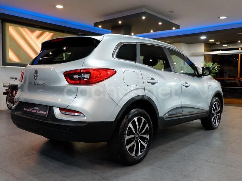 Usado Renault Kadjar LIMITED 140 CV (102 kW) 2022 Gris / plata SUV