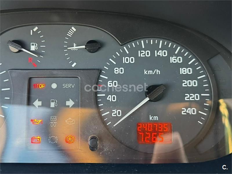 Usado Renault Mégane 80 CV (58 kW) 2001 Gris / plata Berlina
