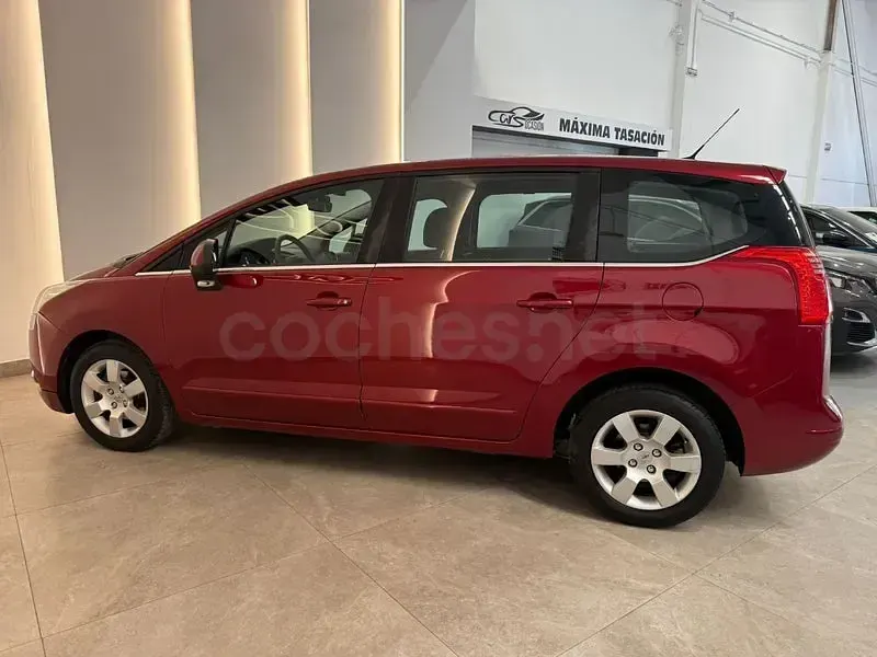 Usado Peugeot 5008 Active 150 CV (110 kW) 2011 Granate Monovolumen