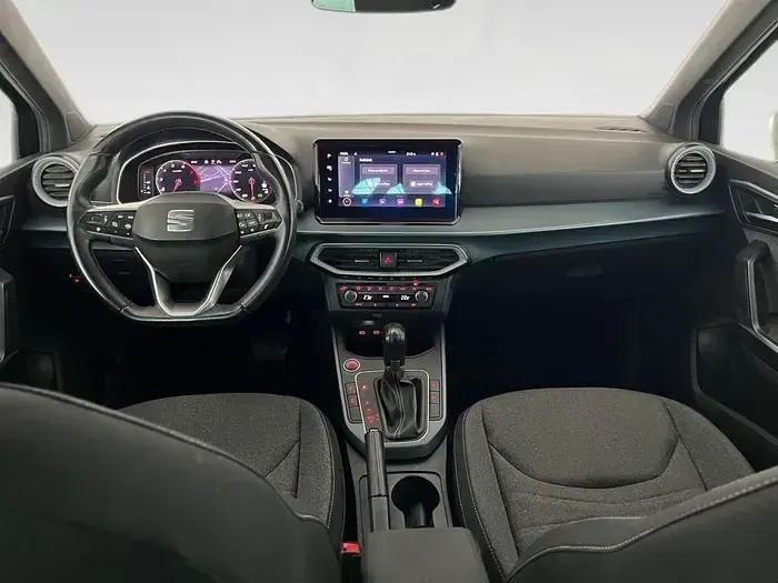 Usado Seat Arona Xperience 110 CV (80 kW) 2022 Gris / plata SUV