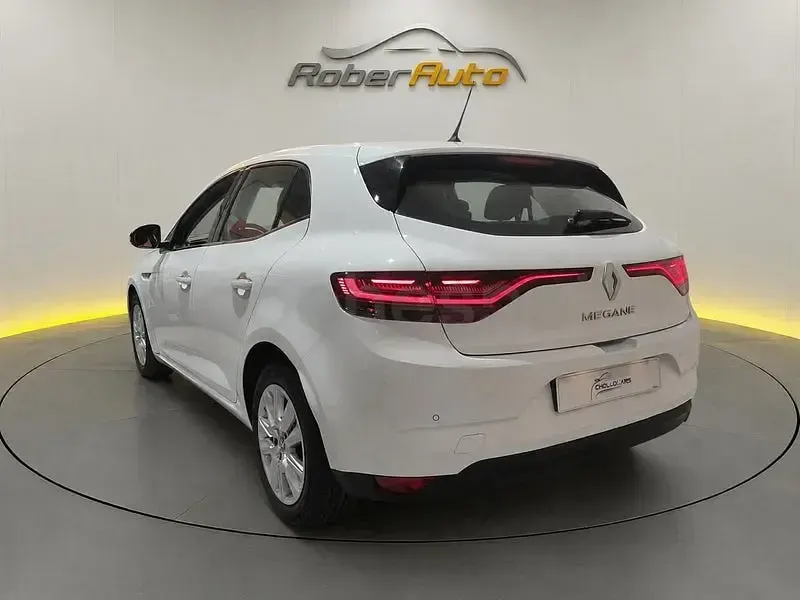 Usado Renault Mégane II Intens 115 CV (84 kW) 2021 Blanco Berlina
