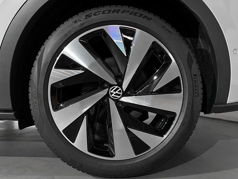 Usado VW ID.5 Pro 150 kW (204 CV) 2024 Blanco glaciar metalizado techo negro SUV