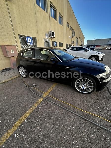 Usado BMW 118 Sport Line 143 CV (105 kW) 2007 Negro Utilitario
