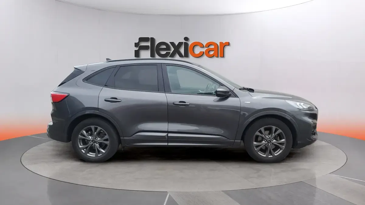 Usado Ford Kuga ST-Line 150 CV (110 kW) 2022 Gris SUV