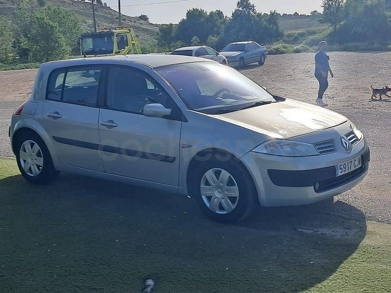 Usado Renault Mégane II Dynamique 120 CV (88 kW) 2003 Gris / plata Berlina