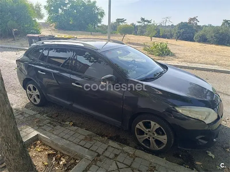 Usado Renault Mégane GrandTour Dynamique 105 CV (77 kW) 2010 Negro Familiar