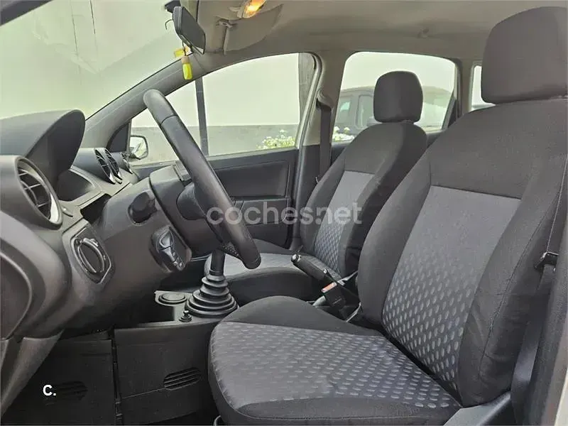 Usado Ford Fiesta Trend 80 CV (58 kW) 2004 Blanco Utilitario