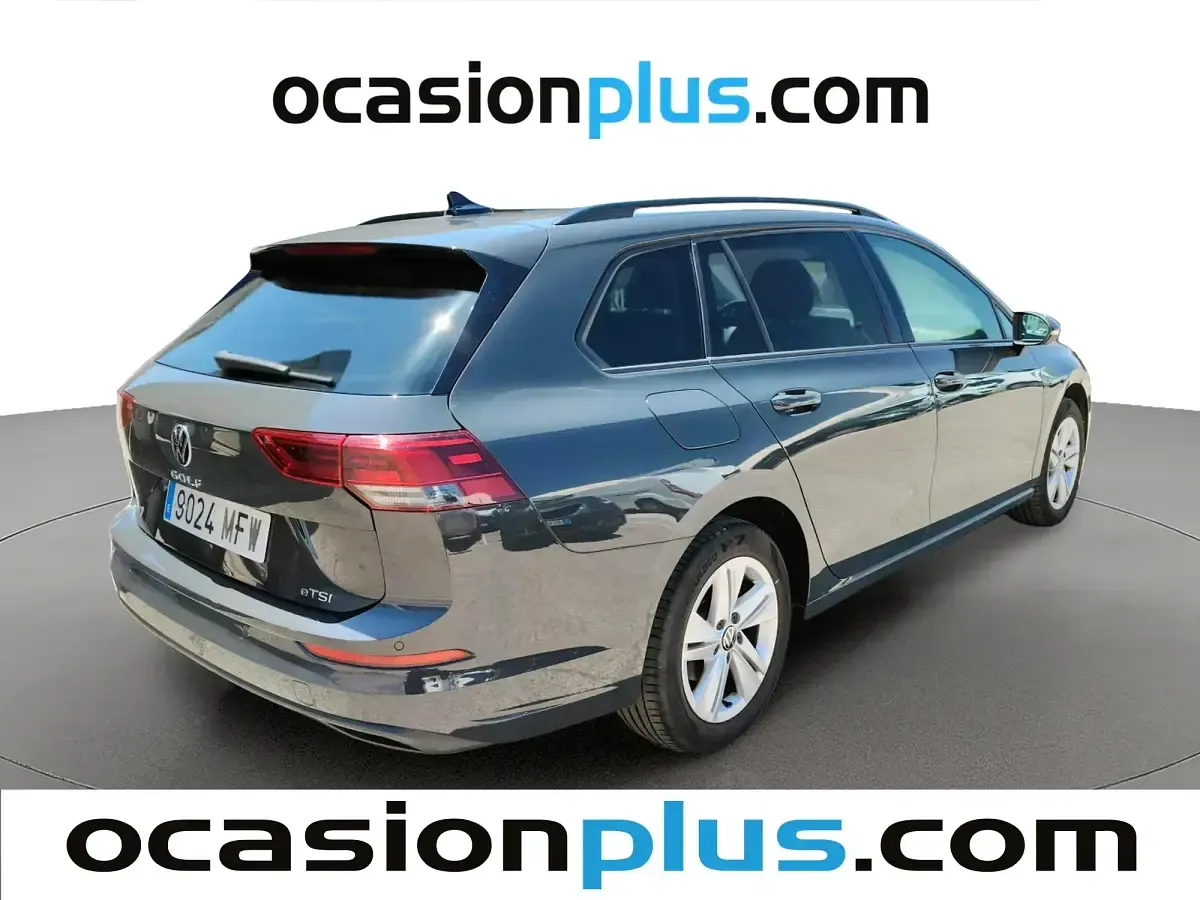 Usado VW Golf VIII Life 110 CV (80 kW) 2023 Gris Familiar