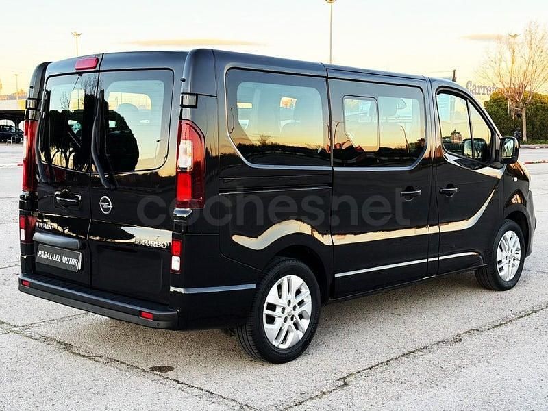 Usado Opel Vivaro 125 CV (91 kW) 2017 Negro Monovolumen