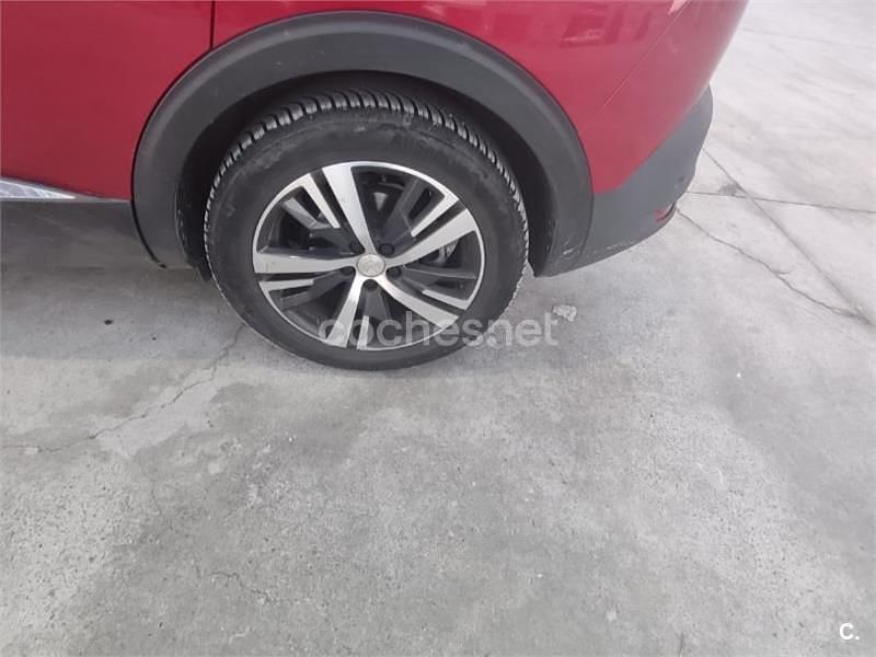 Usado Peugeot 5008 Allure 130 CV (95 kW) 2021 Rojo SUV