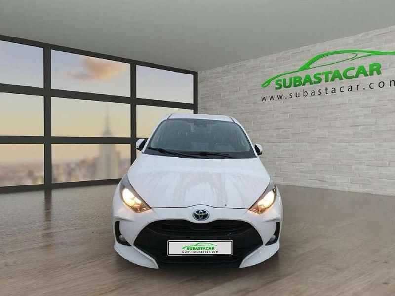 Blanco Usado 2021 Toyota Yaris Hybrid Active Utilitario | 12.149 € (Super precio) - Imagen 1/4