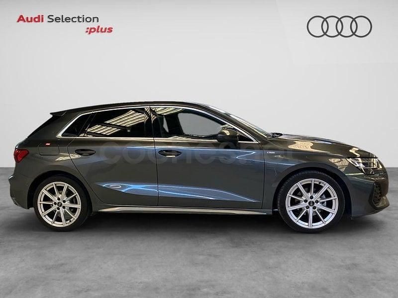 Usado Audi A3 S-Line 150 CV (110 kW) 2025 Gris / plata Berlina