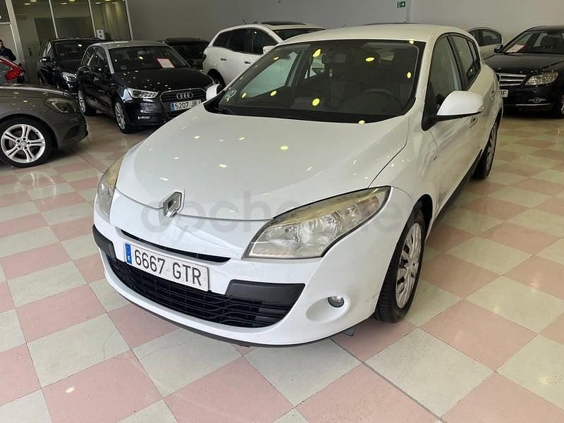 Begagnad Renault Mégane 105 HK (77 kW) 2010 Vit Sedan