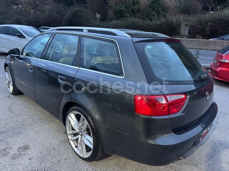 Usado Seat Exeo Sport 143 CV (105 kW) 2010 Gris / plata Familiar
