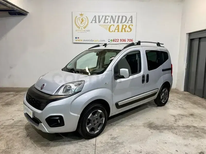 Usado Fiat Qubo Trekking 95 CV (69 kW) 2019 Gris / plata Monovolumen