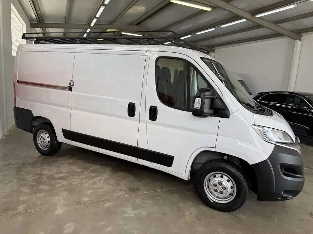 Usado Citroën Jumper 120 CV (88 kW) 2024 Blanco Monovolumen
