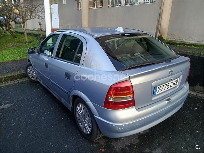 Usado Opel Astra Comfort 100 CV (73 kW) 2002 Gris / plata Berlina