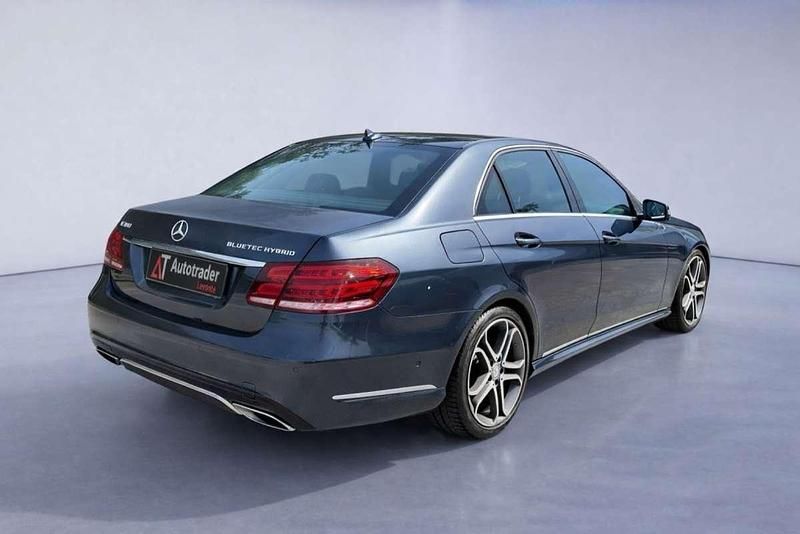 Usado Mercedes E300 231 CV (169 kW) 2014 Gris Familiar