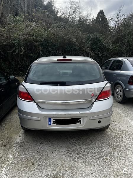 Usado Opel Astra Enjoy 105 CV (77 kW) 2006 Gris / plata Berlina