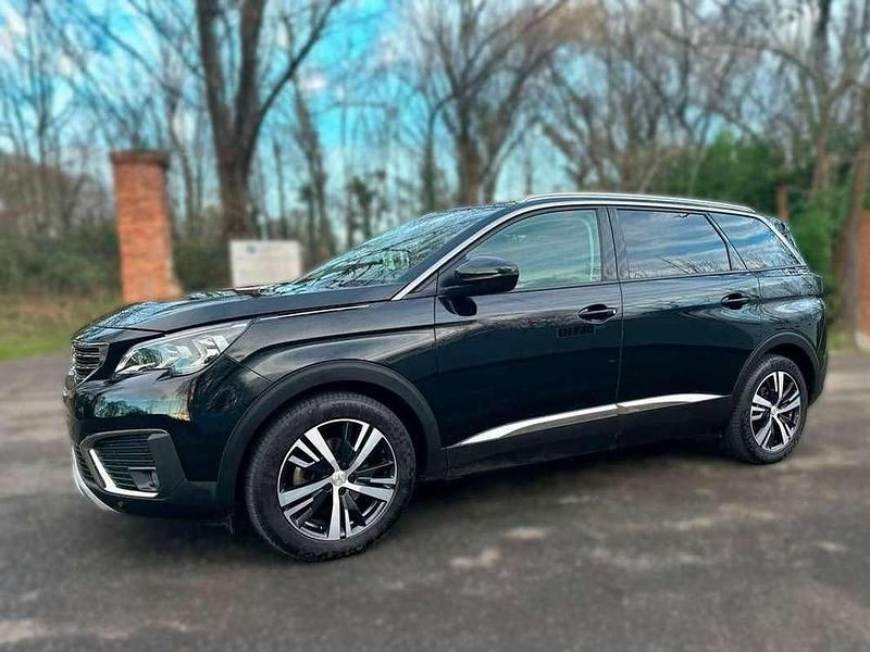 Usado Peugeot 5008 Allure 131 CV (96 kW) 2019 Negro SUV