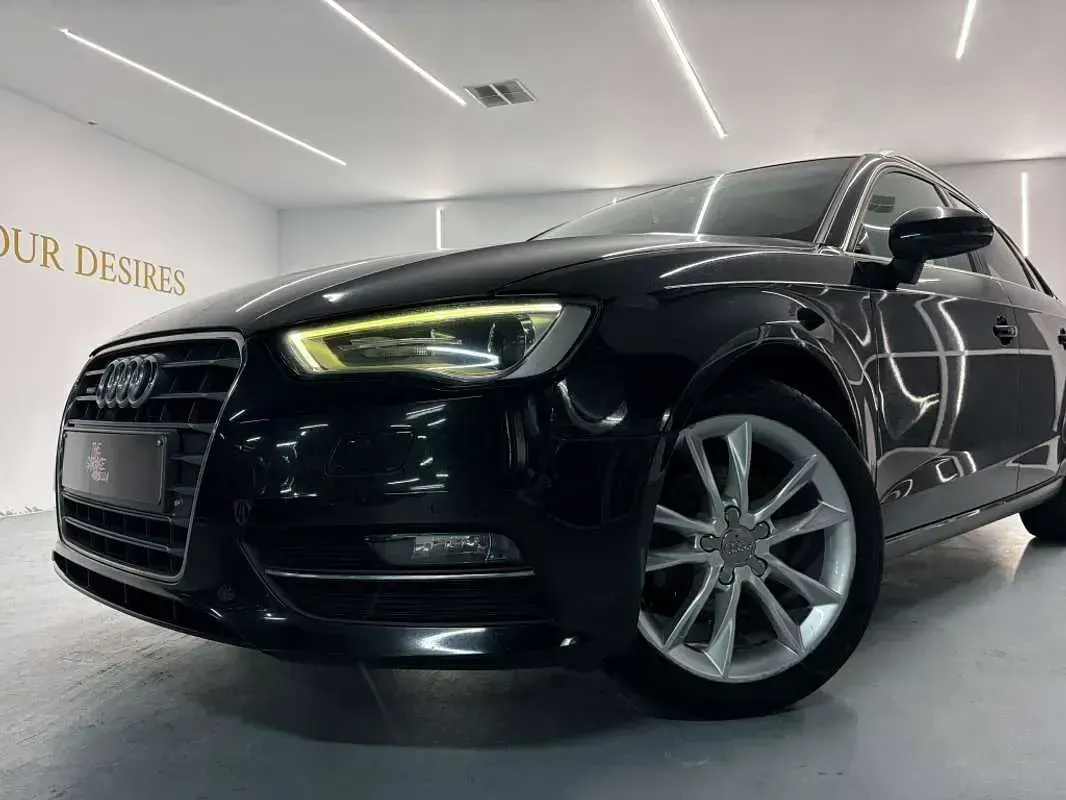 Usado Audi A3 Sportback Attraction 150 CV (110 kW) 2015 Negro Utilitario