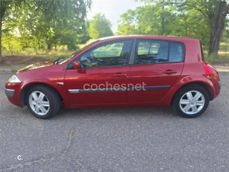 Usado Renault Mégane II Dynamique 98 CV (72 kW) 2003 Rojo Berlina