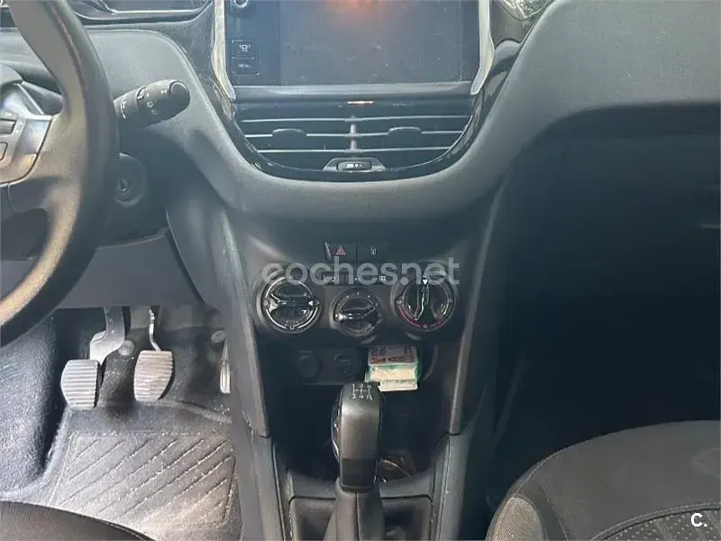 Usado Peugeot 208 Allure 95 CV (69 kW) 2013 Gris / plata Utilitario