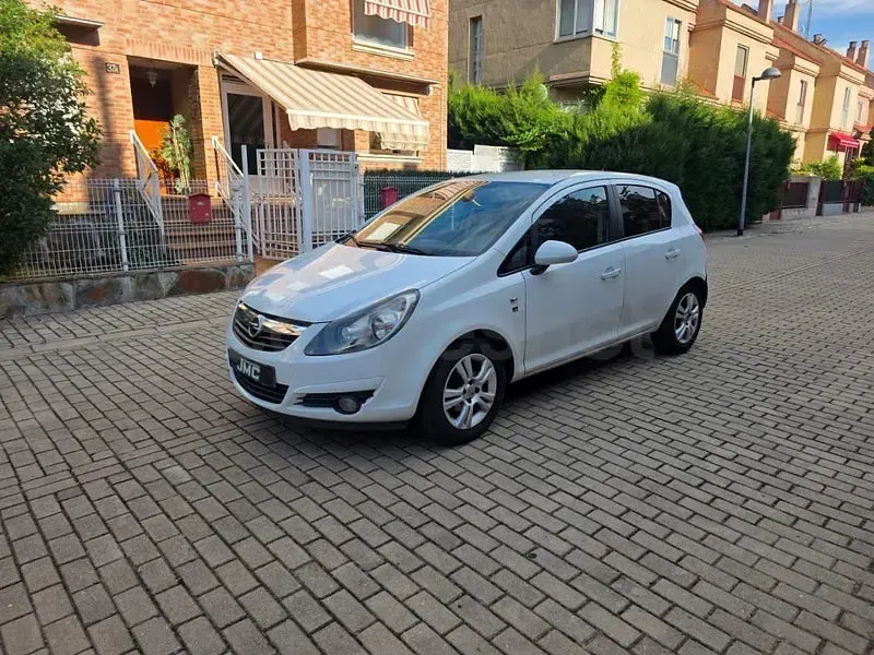 Usado Opel Corsa Cosmo 75 CV (55 kW) 2010 Blanco Utilitario