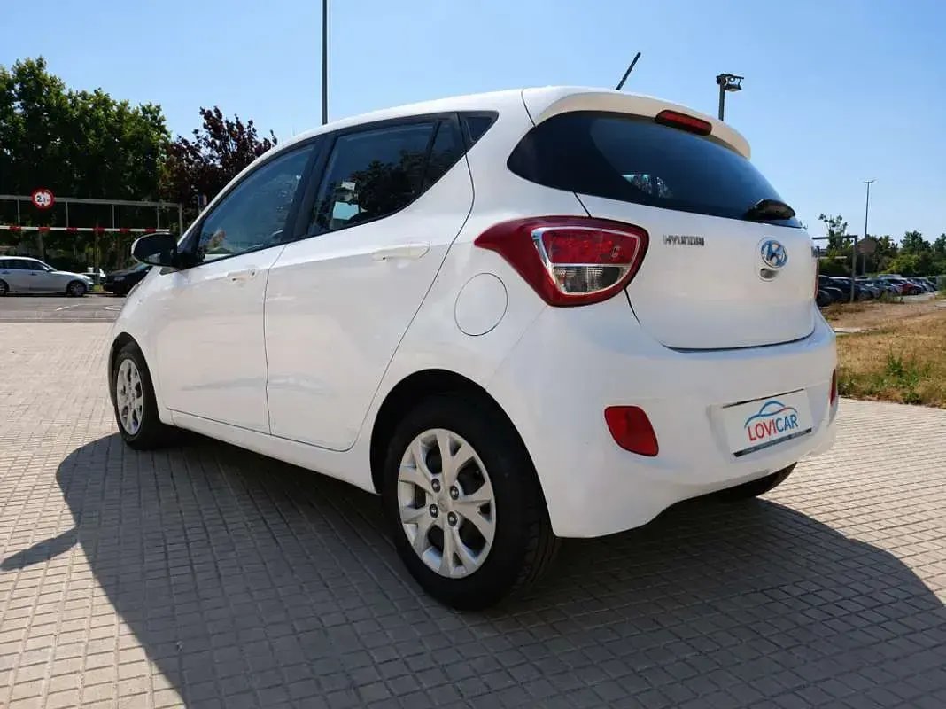 Usado Hyundai i10 67 CV (49 kW) 2015 Blanco Utilitario