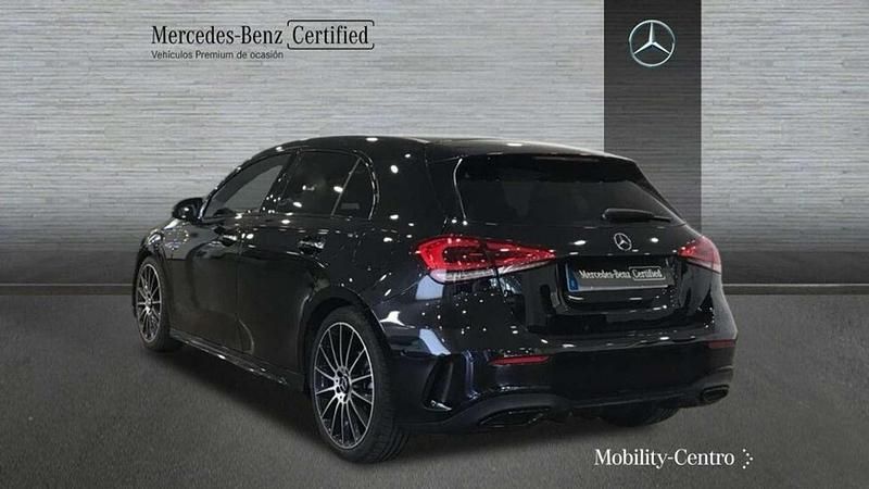 Usado Mercedes A180 109 CV (80 kW) 2021 Negro Utilitario