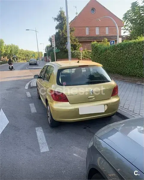 Usado Peugeot 307 138 CV (101 kW) 2002 Naranja Berlina