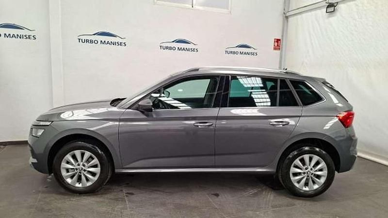 Usado Skoda Kamiq Ambition 110 CV (80 kW) 2023 Gris / plata SUV