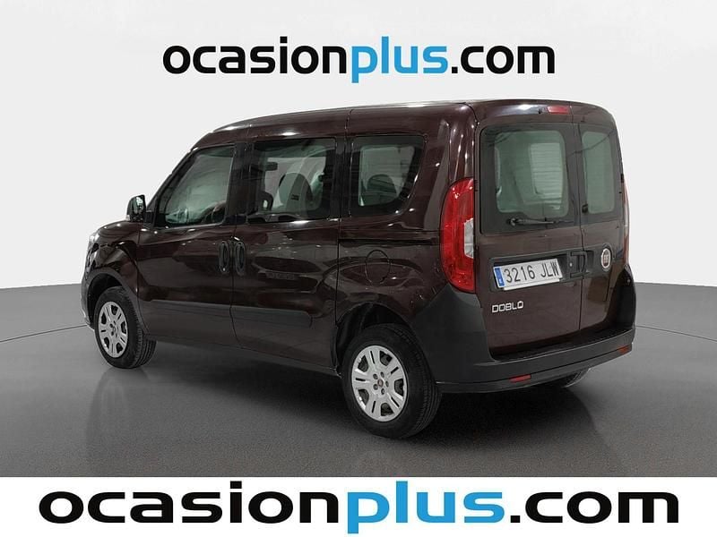 Usado Fiat Doblò Pop 90 CV (66 kW) 2016 Marrón Monovolumen