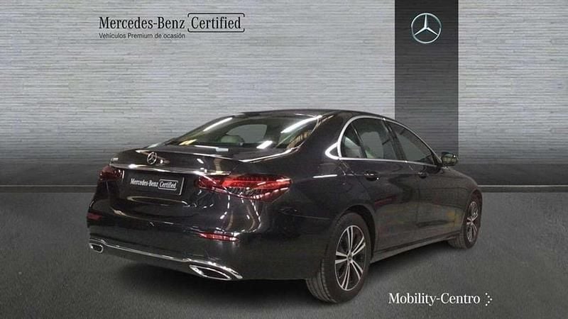 Usado Mercedes E300 261 CV (191 kW) 2022 Gris Berlina