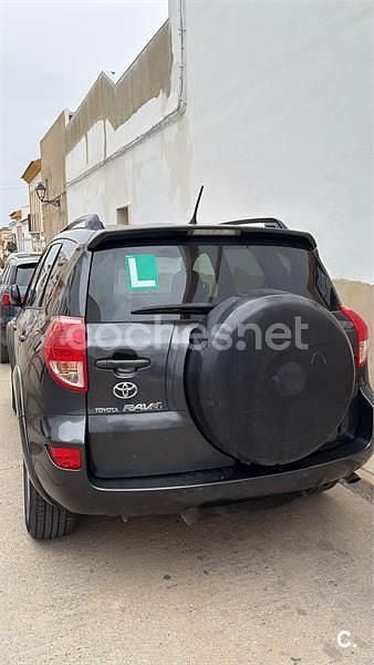 Usado Toyota RAV4 Premium 177 CV (130 kW) 2007 Gris / plata SUV