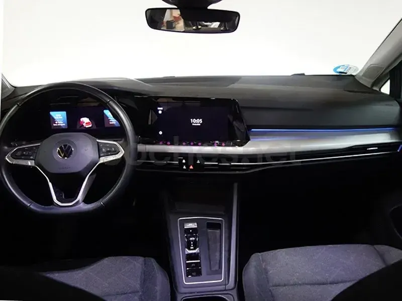 Usado VW Golf VIII Life 150 CV (110 kW) 2021 Gris / plata Berlina
