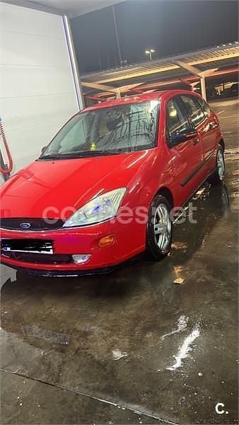 Rojo Usado 2000 Ford Focus Ambiente Familiar | 1900 € (Precio justo) - Imagen 1/1