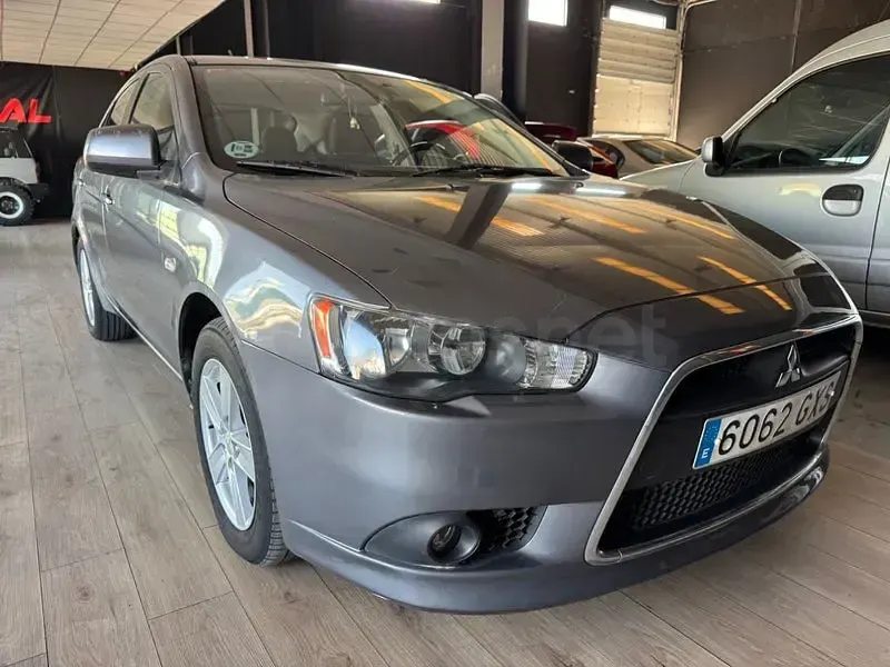 Usado Mitsubishi Lancer Sportback Instyle 140 CV (102 kW) 2010 Beige Berlina
