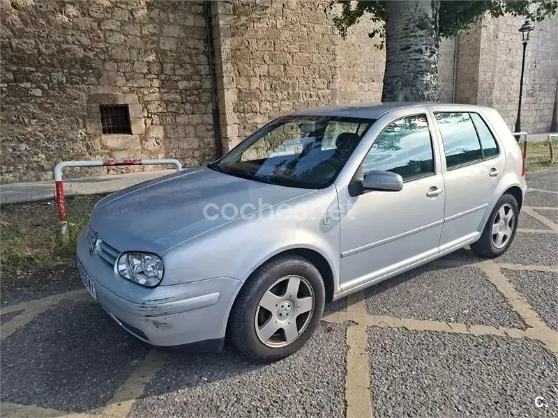 Usado VW Golf IV Highline 105 CV (77 kW) 2000 Gris / plata Berlina